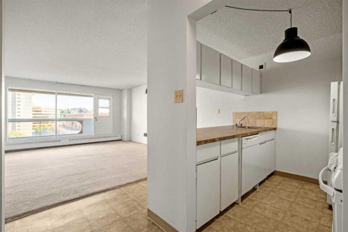 906-221 6 Avenue Se, Calgary, AB - Indoor Photo Showing Kitchen