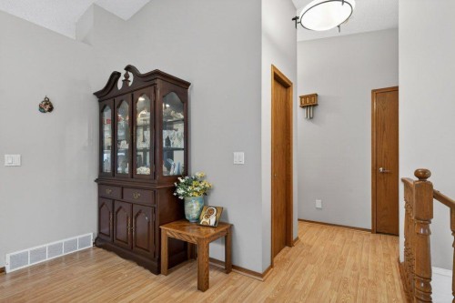 156 Rivercroft Close Se, Calgary, AB 