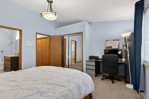 156 Rivercroft Close Se, Calgary, AB 