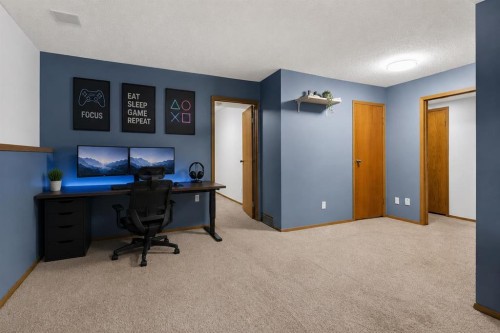 156 Rivercroft Close Se, Calgary, AB 