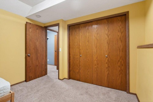 156 Rivercroft Close Se, Calgary, AB 