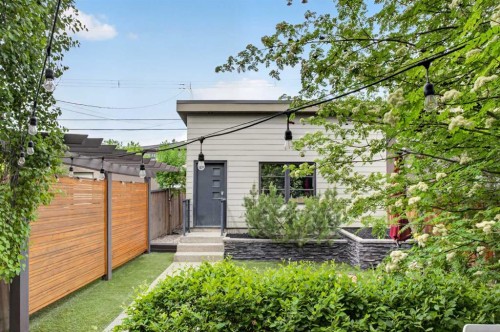 2415 25 Street Sw, Calgary, AB 