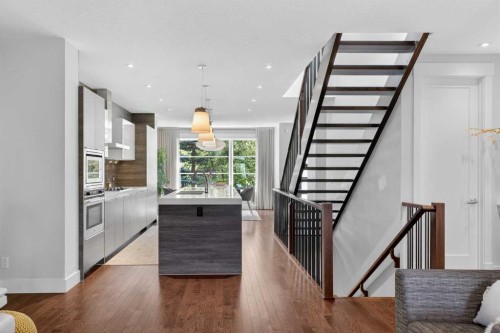 2415 25 Street Sw, Calgary, AB 