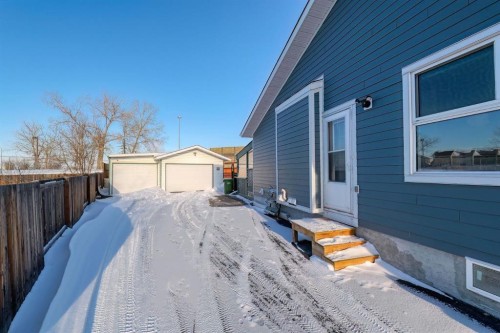 70 Elizabeth Way Se, Airdrie, AB 