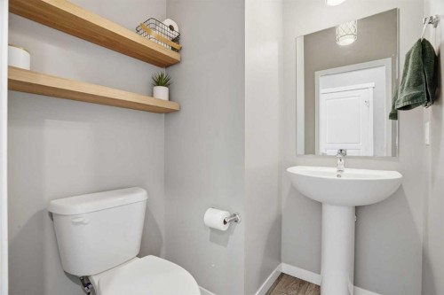 393 Masters Avenue Se, Calgary, AB - Indoor Photo Showing Bathroom