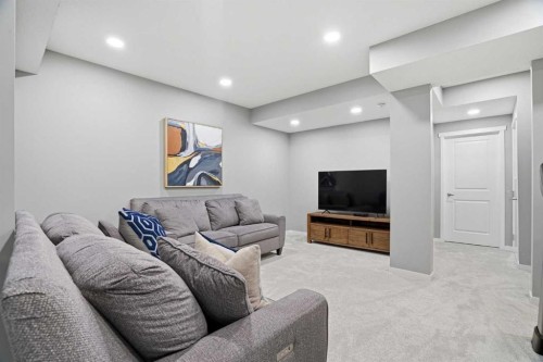 393 Masters Avenue Se, Calgary, AB - Indoor