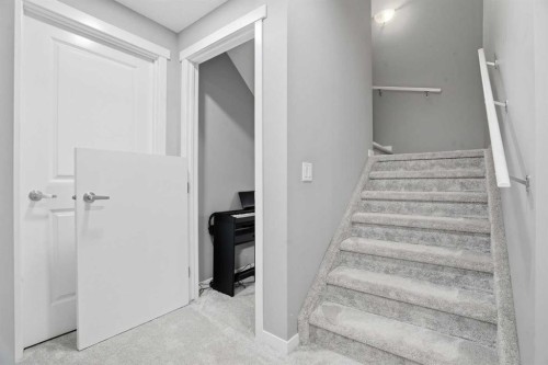 393 Masters Avenue Se, Calgary, AB - Indoor Photo Showing Other Room