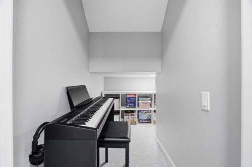 393 Masters Avenue Se, Calgary, AB - Indoor