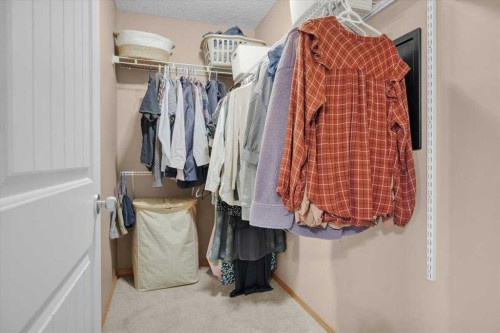 917 High Park Way Nw, High River, AB - Indoor With Storage