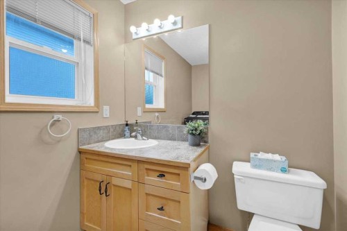917 High Park Way Nw, High River, AB - Indoor Photo Showing Bathroom