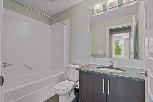 408-2300 Evanston Square Nw, Calgary, AB - Indoor Photo Showing Bathroom