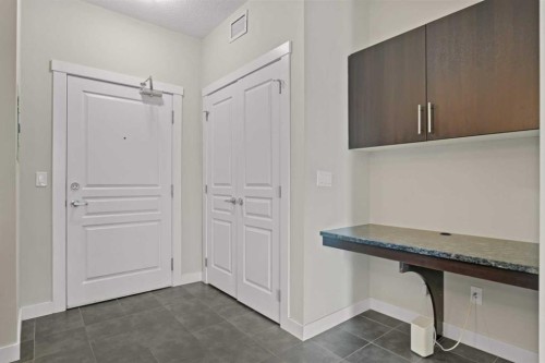 408-2300 Evanston Square Nw, Calgary, AB - Indoor Photo Showing Other Room