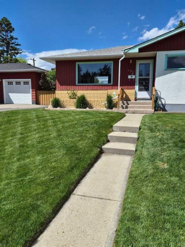 126 Springwood Drive Sw, Calgary, AB 