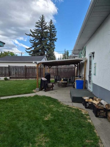 126 Springwood Drive Sw, Calgary, AB 