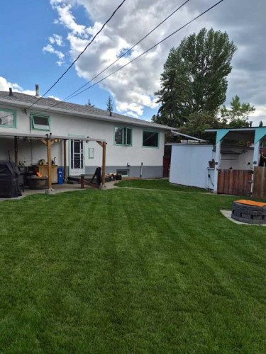 126 Springwood Drive Sw, Calgary, AB 