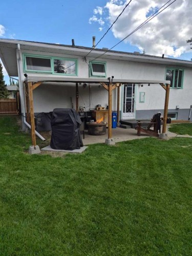 126 Springwood Drive Sw, Calgary, AB 