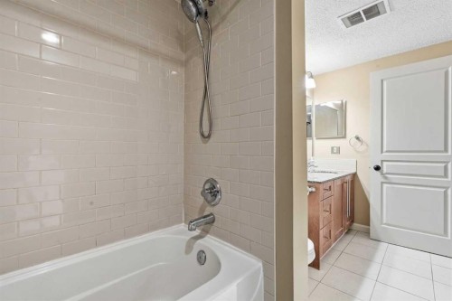 723-6400 Coach Hill Road Sw, Calgary, AB - Indoor Photo Showing Bathroom