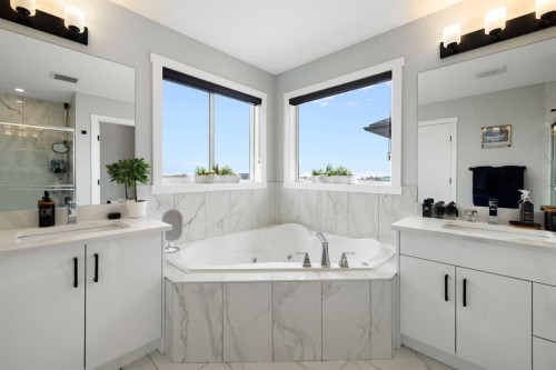 836 Edgefield Street, Strathmore, AB - Indoor Photo Showing Bathroom