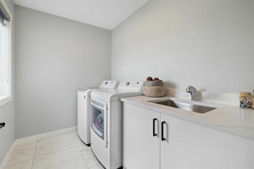 836 Edgefield Street, Strathmore, AB - Indoor Photo Showing Laundry Room