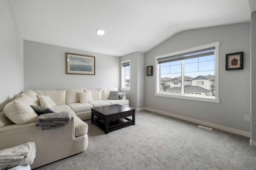 836 Edgefield Street, Strathmore, AB - Indoor Photo Showing Living Room
