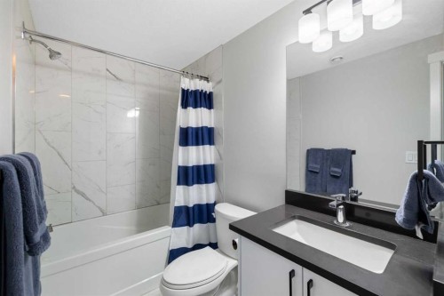 836 Edgefield Street, Strathmore, AB - Indoor Photo Showing Bathroom