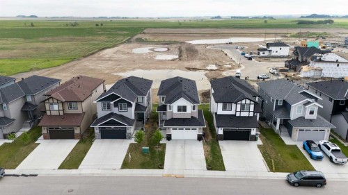 836 Edgefield Street, Strathmore, AB - Outdoor With Facade