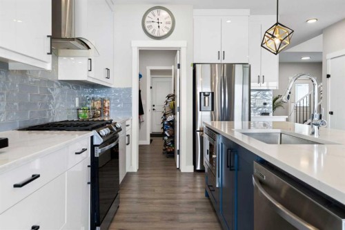 836 Edgefield Street, Strathmore, AB - Indoor Photo Showing Kitchen With Upgraded Kitchen