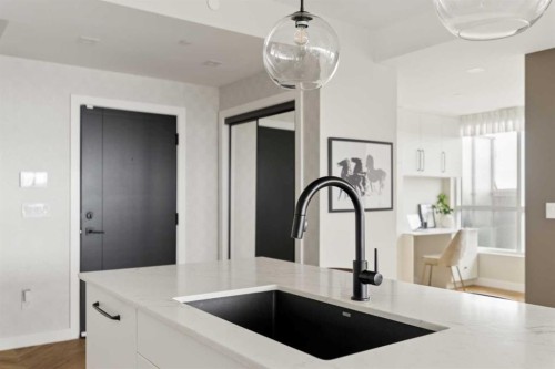 717-8505 Broadcast Avenue Sw, Calgary, AB - Indoor Photo Showing Kitchen