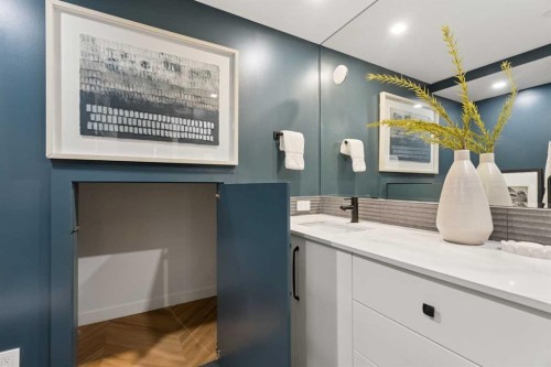 717-8505 Broadcast Avenue Sw, Calgary, AB - Indoor Photo Showing Bathroom