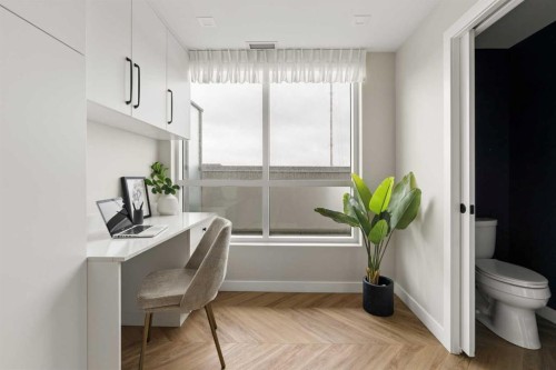 717-8505 Broadcast Avenue Sw, Calgary, AB - Indoor Photo Showing Office