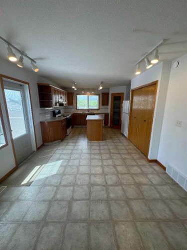 22 Julia Place, Didsbury, AB - Indoor