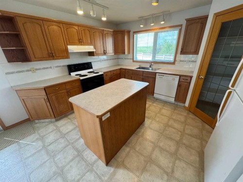22 Julia Place, Didsbury, AB - Indoor Photo Showing Kitchen