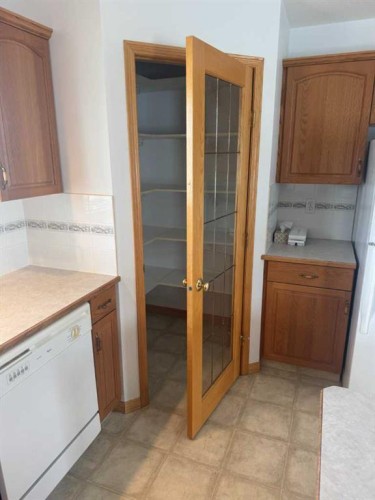 22 Julia Place, Didsbury, AB - Indoor Photo Showing Kitchen