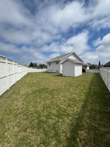 22 Julia Place, Didsbury, AB - Outdoor
