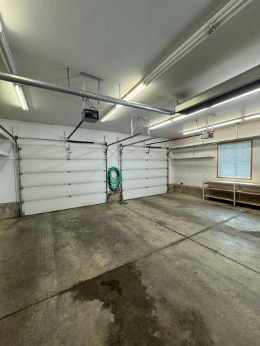 22 Julia Place, Didsbury, AB - Indoor Photo Showing Garage
