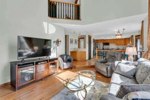4 Hamptons Heath Nw, Calgary, AB - Indoor Photo Showing Living Room