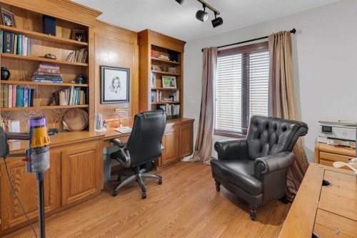 4 Hamptons Heath Nw, Calgary, AB - Indoor Photo Showing Office