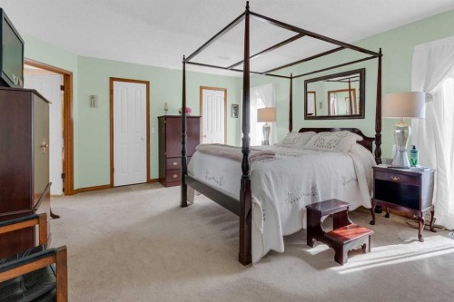 4 Hamptons Heath Nw, Calgary, AB - Indoor Photo Showing Bedroom