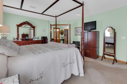 4 Hamptons Heath Nw, Calgary, AB - Indoor Photo Showing Bedroom