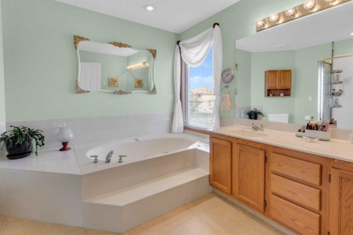 4 Hamptons Heath Nw, Calgary, AB - Indoor Photo Showing Bathroom