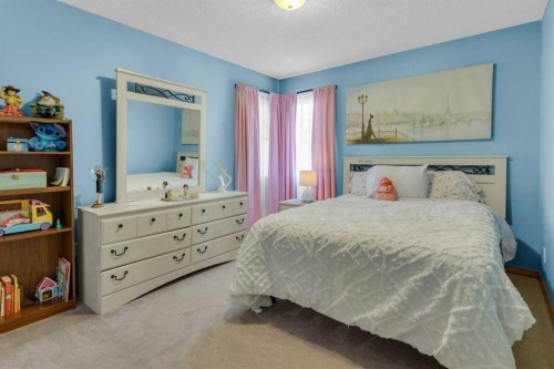 4 Hamptons Heath Nw, Calgary, AB - Indoor Photo Showing Bedroom