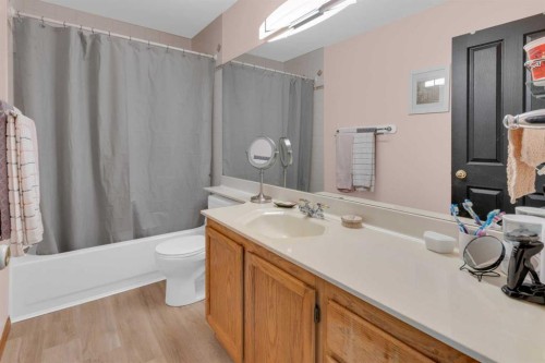 4 Hamptons Heath Nw, Calgary, AB - Indoor Photo Showing Bathroom