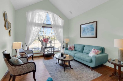 4 Hamptons Heath Nw, Calgary, AB - Indoor Photo Showing Living Room