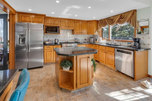 4 Hamptons Heath Nw, Calgary, AB - Indoor Photo Showing Kitchen With Double Sink