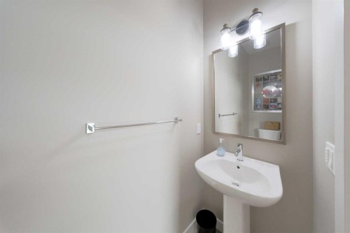 41 Precedence Glen, Cochrane, AB - Indoor Photo Showing Bathroom