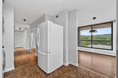 902-145 Point Drive Nw, Calgary, AB - Indoor Photo Showing Other Room