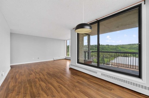 902-145 Point Drive Nw, Calgary, AB - Indoor Photo Showing Other Room
