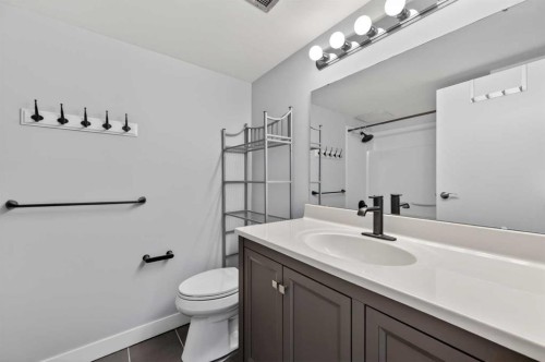902-145 Point Drive Nw, Calgary, AB - Indoor Photo Showing Bathroom