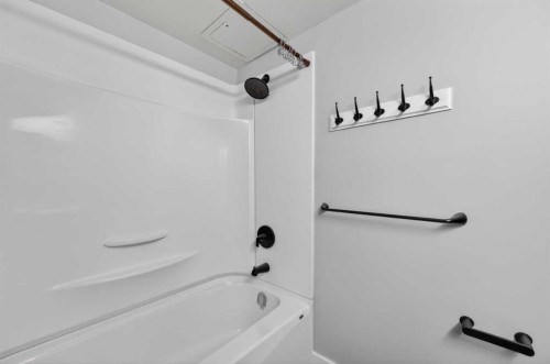 902-145 Point Drive Nw, Calgary, AB - Indoor Photo Showing Bathroom