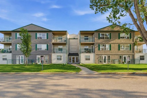 307-105 7 Avenue Se, High River, AB - Outdoor With Balcony With Facade